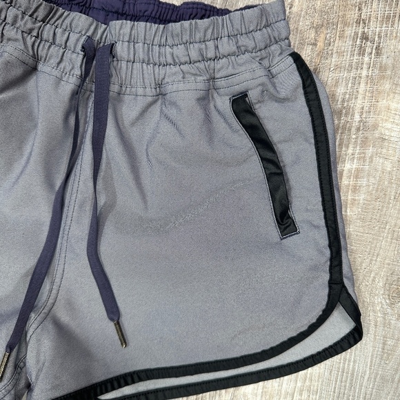 Lululemon Varsity Track Shorts Women’s 4 Linerless Grey Black Tie Waist Pockets - Picture 5 of 9